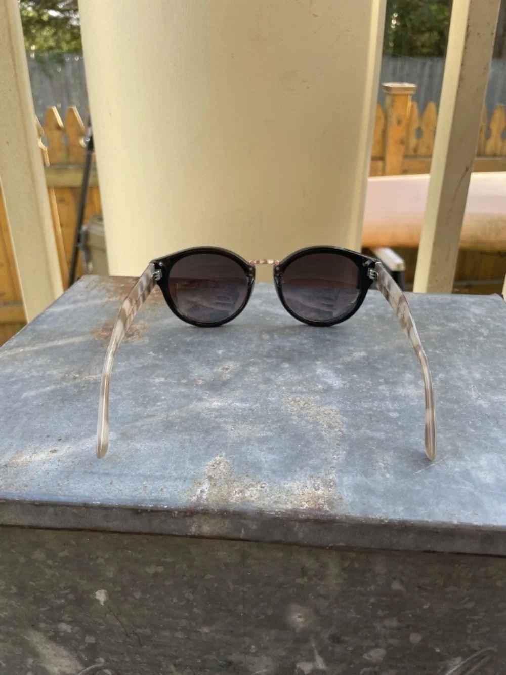 Burberry Women's Round Sunglasses w/ original case